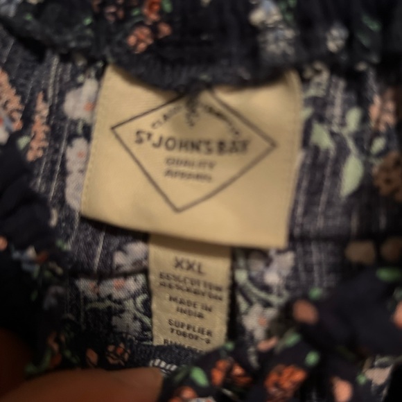 St. John’s Bay Floral Print Top Blouse with Elastic Sleeves and Neckline - Picture 8 of 8